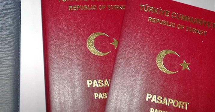 Kilis’te aralarında nüfus müdürlerinin de bulunduğu memurların yabancılara binlerce dolar karşılığında pasaport ve kimlik verdiği iddiası, tesadüfen yapılan bir polis kontrolüyle açığa çıktı.