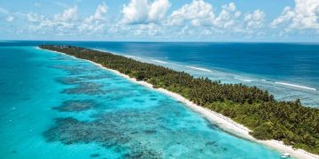 Maldivler, eylül ayında hem daha uygun fiyatlı hem de çok daha sakin bir tatil fırsatı sunuyor. Üstelik manta raylarla yüzme şansı da bu döneme denk geliyor.