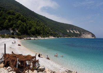 Sazan Adası: Trump ailesinin göz diktiği Arnavutluk cenneti