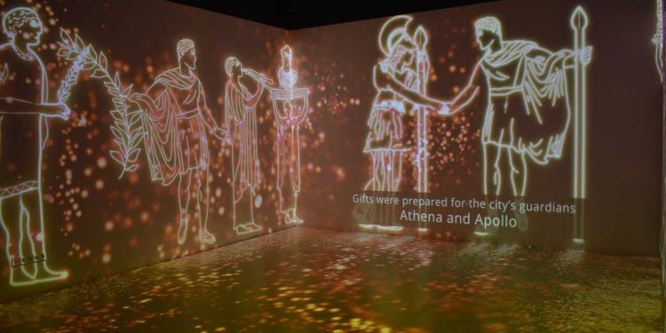 Side Antik Kenti dijital teknolojiyle yeniden hayat buluyor 1 İmmersive room tekniğiyle hazırladığı video uygulamasıyla Side Antik Kenti, ziyaretçilere binlerce yıl öncesine yolculuk imkânı sunuyor.