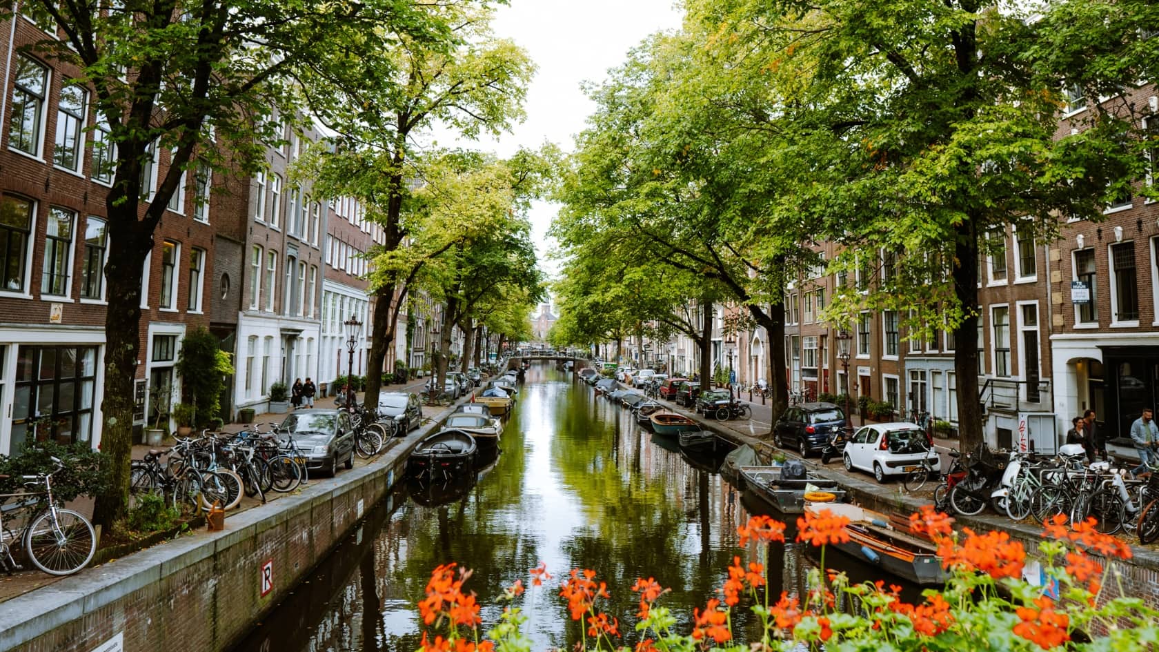 Hollanda’nın başkenti Amsterdam’da artan turist yoğunluğu, şehirdeki yaşamı giderek zorlaştırıyor.
