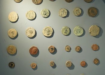 Roma dönemine ait 83 sikke ABD’den Türkiye’ye iade edildi 8 ABD’de 2015’te ele geçirilen ve Anadolu’daki darphanelerde basıldığı belirlenen Roma dönemine ait 83 sikke, düzenlenen törenle Türkiye’ye getirildi.