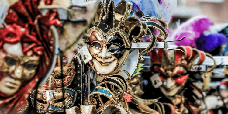 7-17 Şubat 2026 tarihleri arasında düzenlenecek Venedik Karnavalı, tarihi sokakları, görkemli maskeleri ve büyüleyici atmosferiyle misafirlerini karşılamaya hazırlanıyor