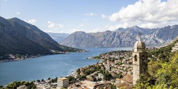 Karadağ Başbakanı Milojko Spajic, Türk vatandaşlarına yönelik vizesiz seyahat uygulamasının geçici olarak kaldırılacağını duyurdu.
