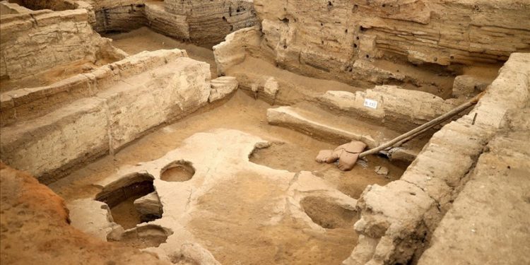 Konya Çatalhöyük, Eskişehir Küllüoba ve Karaman Topraktepe’de ise 8 bin 600 yıl öncesine uzanan ekmek örnekleri gün yüzüne çıkarıldı.