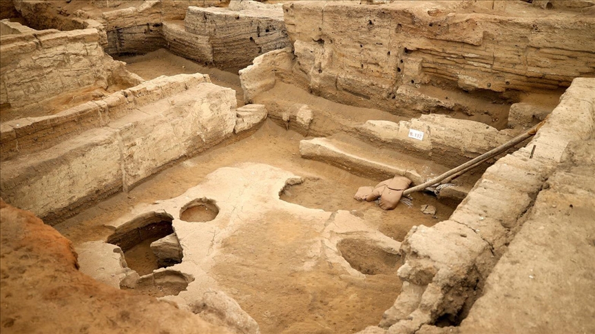Konya Çatalhöyük, Eskişehir Küllüoba ve Karaman Topraktepe’de ise 8 bin 600 yıl öncesine uzanan ekmek örnekleri gün yüzüne çıkarıldı.