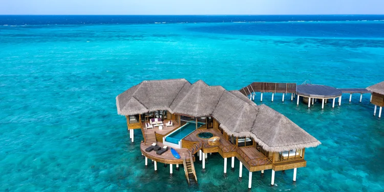 Huvafen Fushi: Maldivler’in Rüya Adasında WTS’ye Özel Kampanya Fırsatı 1 Huvafen Fushi; ince beyaz kumların, durgun lagünün ve olağanüstü bir mimarinin birleştiği bu özel noktada, kalıpların dışında bir tatil vadediyor