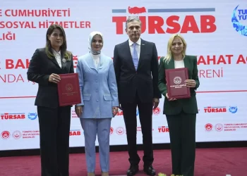 Bakan Mahinur Özdemir Göktaş’tan tematik tur rotaları müjdesi 5 Aile ve Sosyal Hizmetler Bakanlığı ile TÜRSAB arasında, turizmde kadın istihdamını artırmayı hedefleyen bir iş birliği protokolü imzalandı.