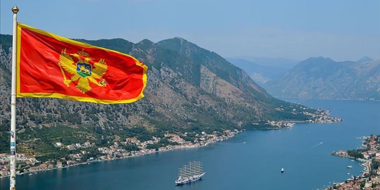 Karadağ, bir süre önce askıya aldığı Türk vatandaşlarına yönelik vizesiz seyahat uygulamasını yeniden yürürlüğe koydu.