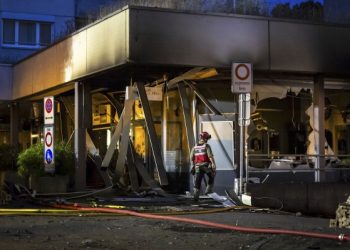 İsviçre’de yılbaşı gecesi dehşet yaşandı 2 İsviçre’nin lüks kayak merkezlerinden Crans-Montana’da yılbaşı kutlamaları sırasında bir barda meydana gelen patlama ve yangın büyük paniğe yol açtı.