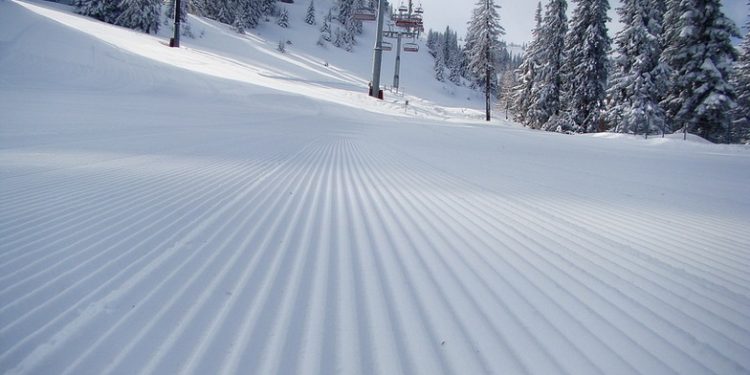Jahorina; 1913 metrelik yüksekliğiyle sezon boyunca kayak ve snowboard tutkunlarının buluşma noktalarından biri olarak öne çıkıyor.