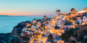 Romantik adalar, kısa ulaşım süreleri ve farklı bütçelere hitap eden seçenekler… Yunanistan balayı tatili, çiftlere hem sade hem de unutulmaz bir deneyim sunuyor.