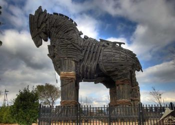 Kültür ve Turizm Bakanı Mehmet Nuri Ersoy, “Truva ve Roma: Antik Akdeniz'in Mitleri, Efsaneleri ve Hikayeleri” sergisinin 11 Haziran’da Roma’daki Kolezyum Arkeolojik Alanı’nda açılacağını duyurdu.