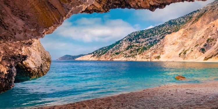 Yunanistan’dan plajlarda yeni dönem 1 Yunanistan’da sahiller için alınan yeni karar, yaz aylarında plaj kullanımını doğrudan etkileyecek.