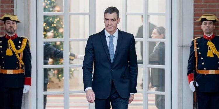 Sosyal medya bu iddiayı konuşuyor: İspanya, Türk vatandaşlarına vizeyi kaldırıyor mu? 1 İspanya Başbakanı Pedro Sánchez’in Türk vatandaşlarına vizesiz seyahat hakkı tanınabileceğini söylediği iddiası binlerce kişiye ulaştı.