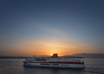 Türkiye Yunanistan feribot hatları: yaz tarifesinde hangi hat nereye 2 Gün batımında denizde seyreden bir yolcu feribotu