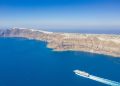 Yunan Adalarında Ada Atlama: Bir Haftada Üç Ada 12 Santorini açıklarında ada atlama seferi yapan bir feribot