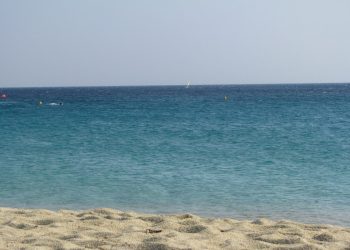 Çocukla Yunan Adası Tatili: Hangi Ada Uygun 2 Naksos Adası'nda uzun mesafe sığ kalan kumsal