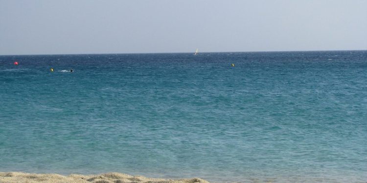 Çocukla Yunan Adası Tatili: Hangi Ada Uygun 1 Naksos Adası'nda uzun mesafe sığ kalan kumsal