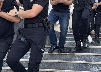 Vize randevularını “bot” yazılımlarla toplu şekilde alarak vatandaşlara ücret karşılığında sattıkları iddia edilen şüphelilere yönelik soruşturmada 37 kişi tutuklandı