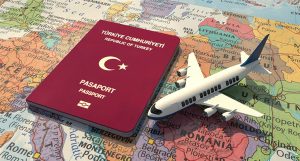 Schengen’de EES krizi büyüdü! 9 ülke parmak izi ve yüz taramasını erteledi 53 Schengen sınırlarında biyometrik kontrole geçiş için uygulanan Giriş-Çıkış Sistemi, havalimanlarında oluşan uzun kuyruklar ve teknik sorunlar nedeniyle sekteye uğradı.